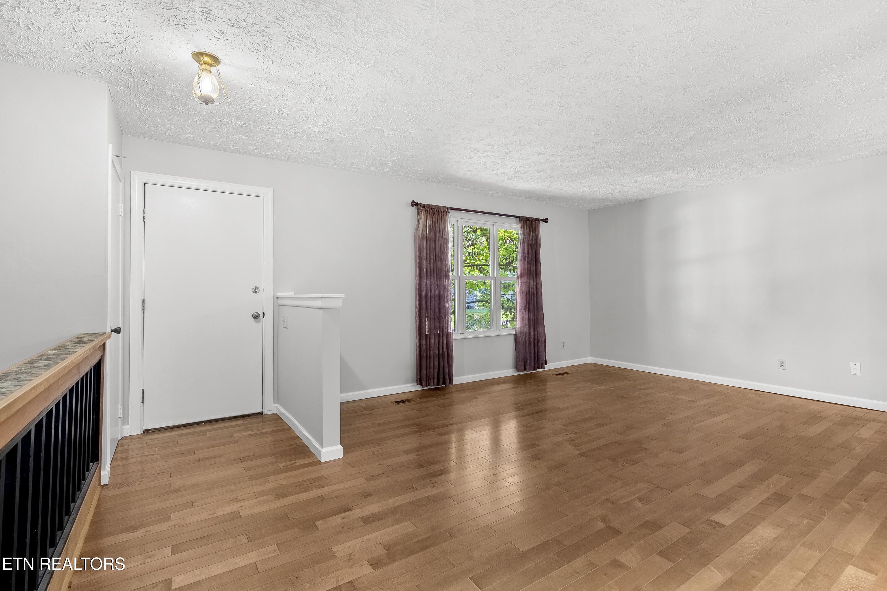 337 Oran Road Knoxville, TN 37934 - Photo 8 of 39 Living Room