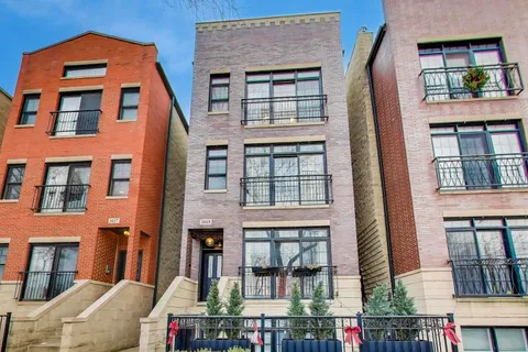 $599,000 | 3015 North Damen Avenue, Unit 3, Chicago, IL 60618