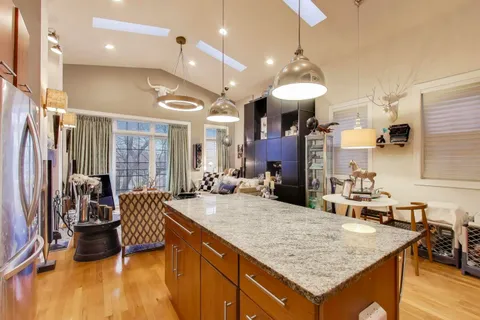 $599,000 | 3015 North Damen Avenue, Unit 3, Chicago, IL 60618