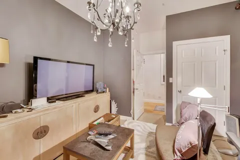 $599,000 | 3015 North Damen Avenue, Unit 3, Chicago, IL 60618