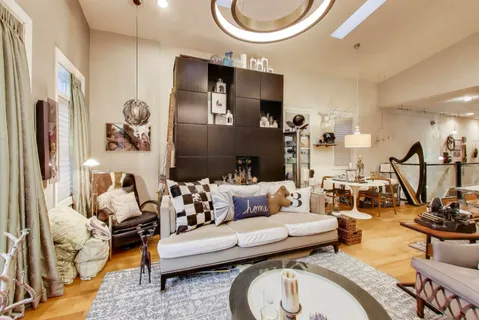 $599,000 | 3015 North Damen Avenue, Unit 3, Chicago, IL 60618