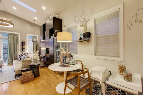 $599,000 | 3015 North Damen Avenue, Unit 3, Chicago, IL 60618