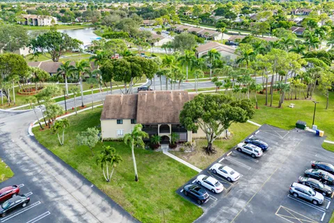 $225,000 | 508 Shady Pine Way, Unit D2, Greenacres, FL 33415