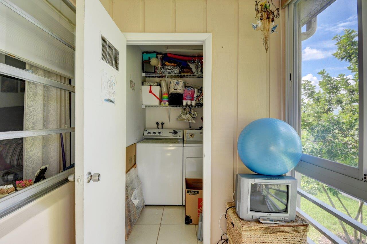369 Capri H Delray Beach, FL 33484 - Photo 6 of 24 DSC_10001 (837)_38)_39)_40)_41)