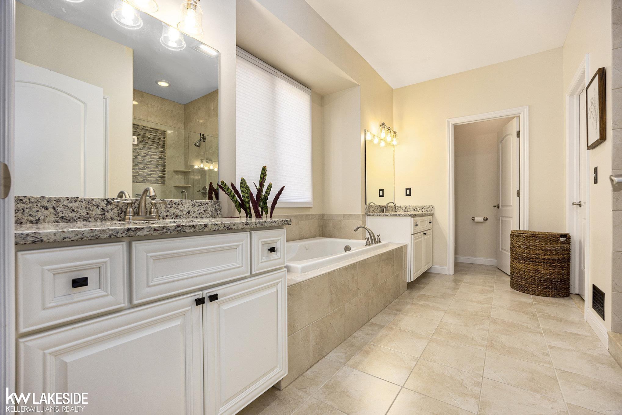 6421 Creekside Drive Utica, MI 48316 - Photo 22 of 53 50155170-2768f2e2-6745-4f18-bda8-6fa161928b68.JPG
