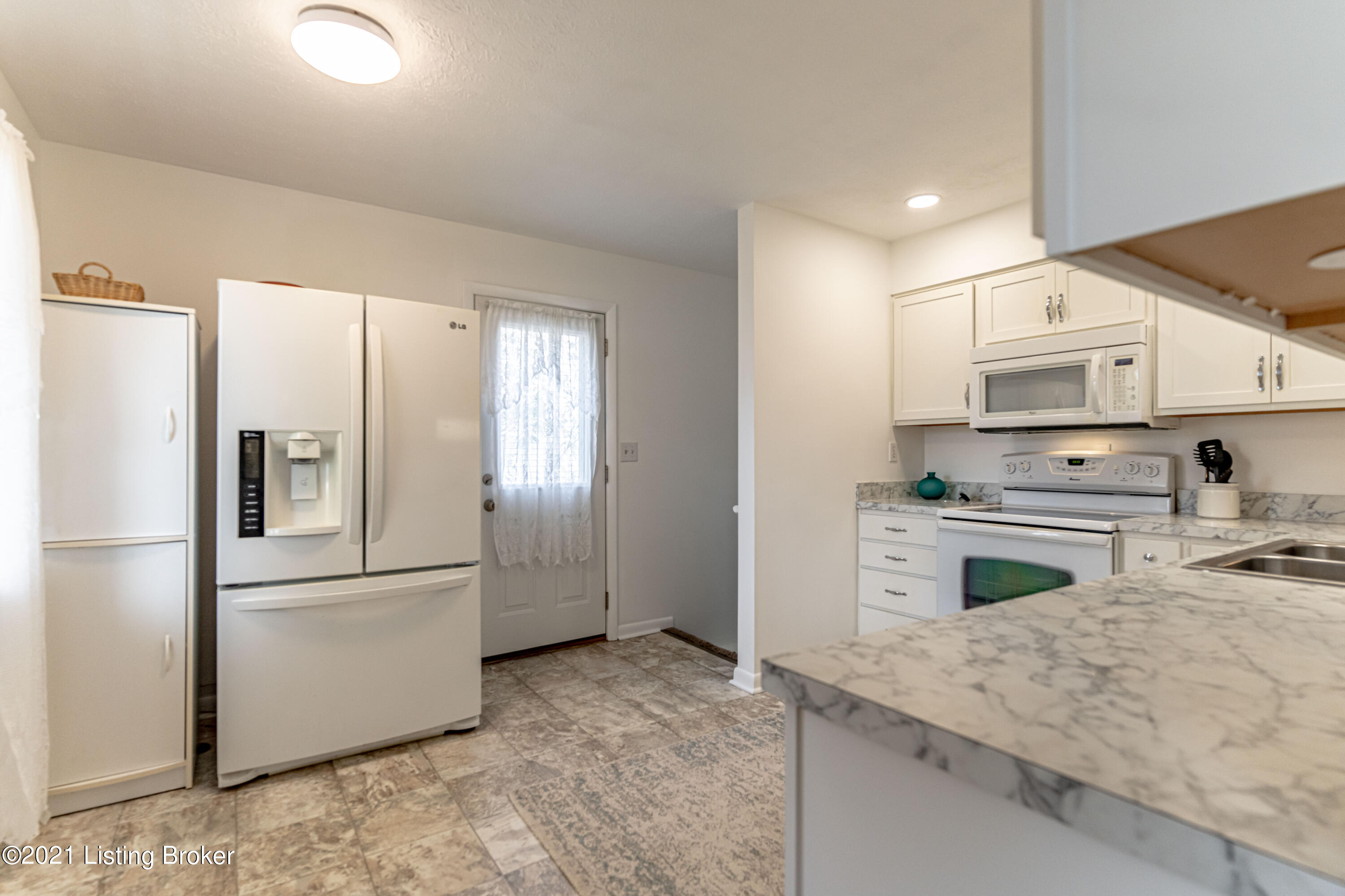 6609 Fernview Road Louisville, KY 40291 - Photo 16 of 68 DSC04302