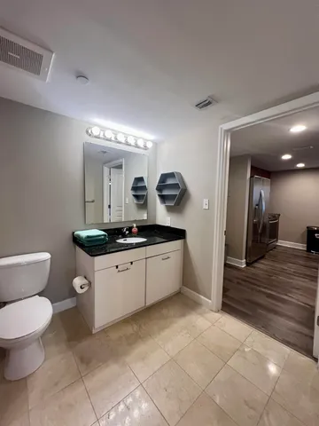 $2,700 | 300 South Duval Street, Unit 611, Tallahassee, FL 32301