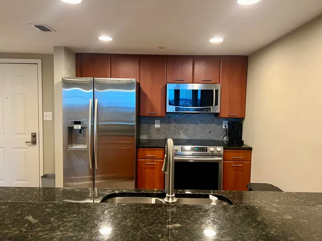 $2,700 | 300 South Duval Street, Unit 611, Tallahassee, FL 32301