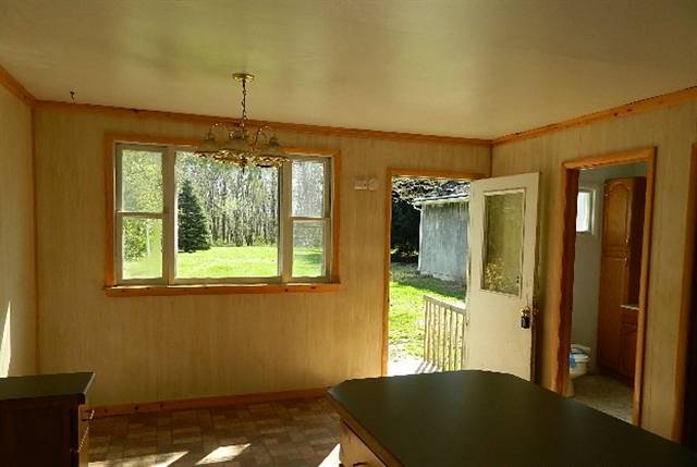 6689 Lansing Road Perry, MI 48872 - Photo 3 of 5 31097442-2.JPG