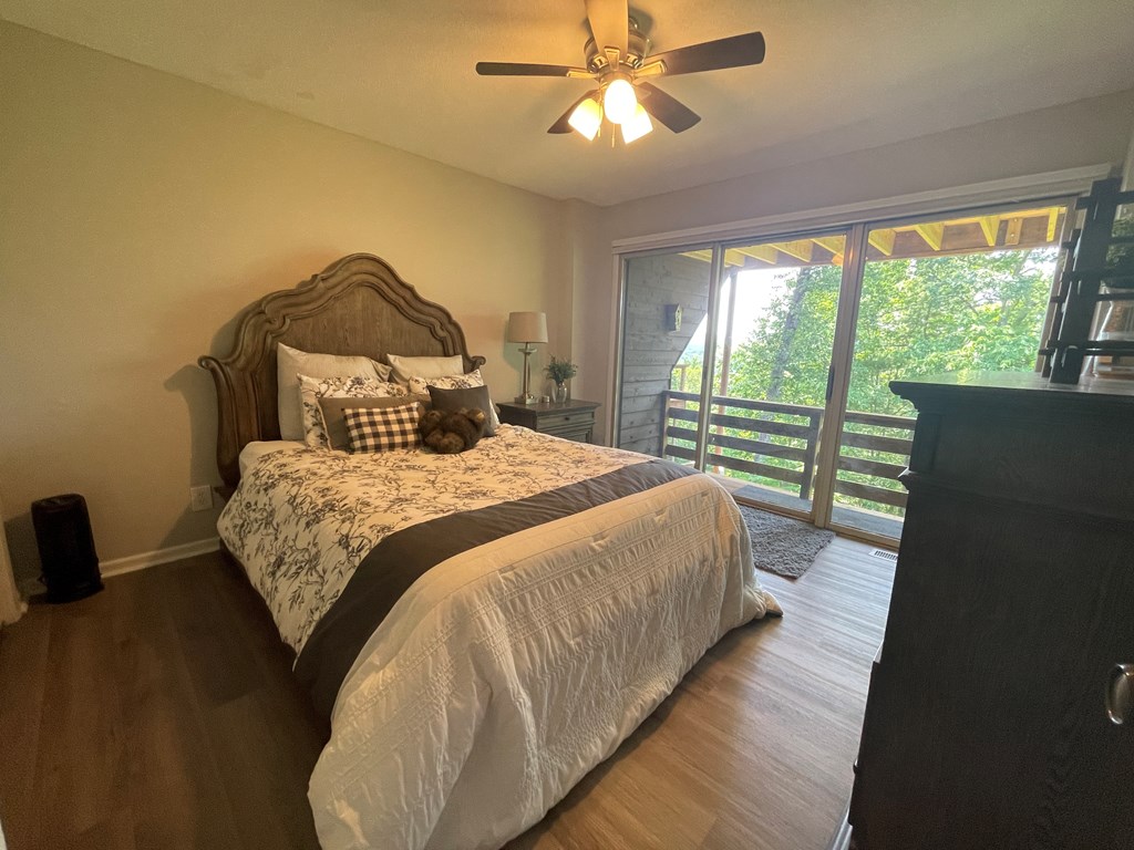 500 B-5 Marina Road Murphy, NC 28906 - Photo 9 of 96 DOWNSTAIRS BEDROOM