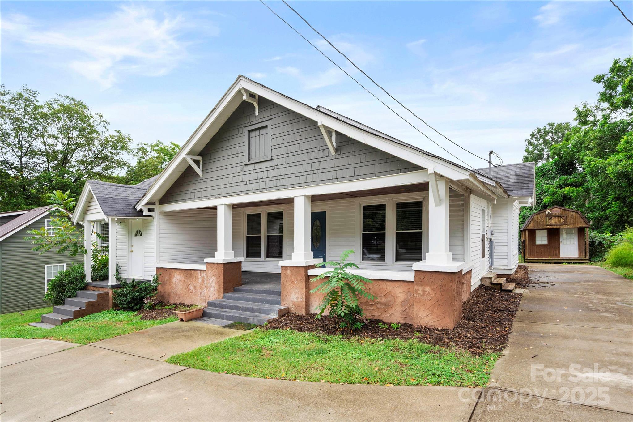 215 West D Street Newton, NC 28658 - Photo 4 of 48 a front view of house with yard and green space