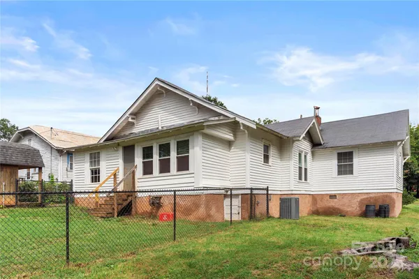 a front view of house with yard