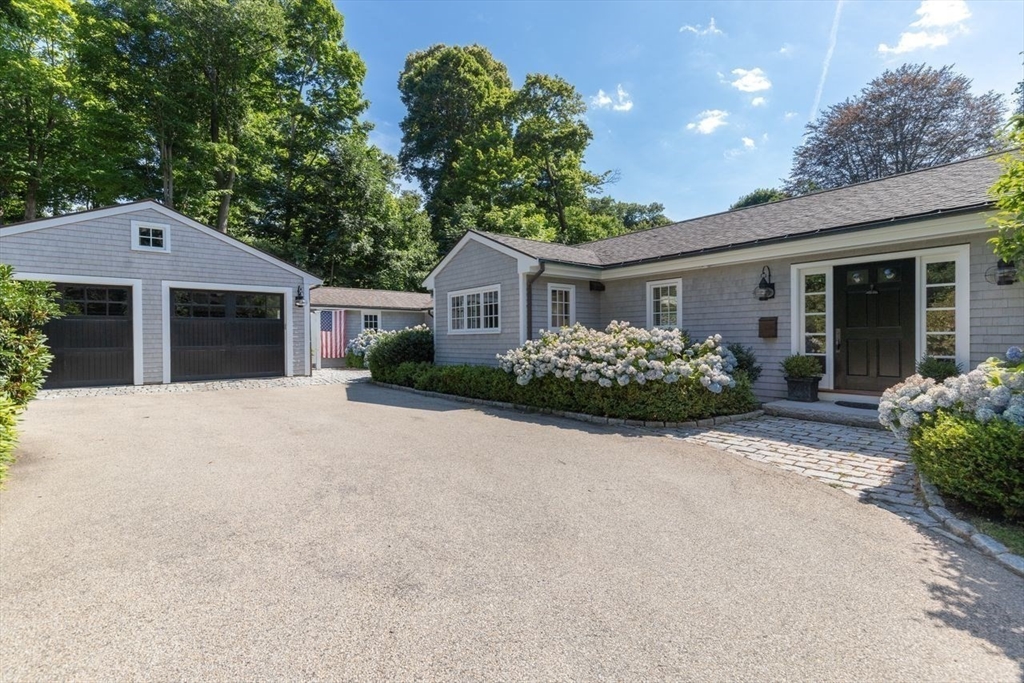 17 Sea Street Manchester, MA 01944 - Photo 3 of 32 Gallery Image 3