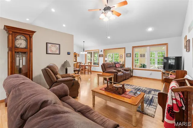 $624,900 | 102 Timber Lane, Farmington, MO 63640