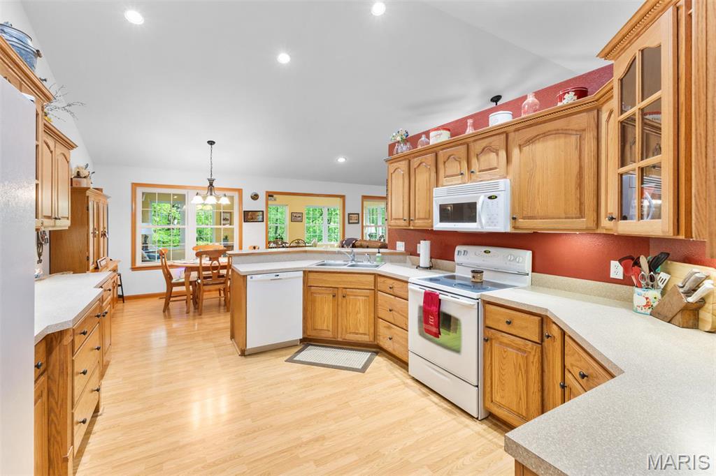 102 Timber Lane Farmington, MO 63640 - Photo 10 of 54