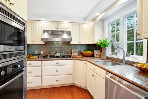 $1,595,000 | 26 Sea Glen Road, Oak Bluffs, MA 02557