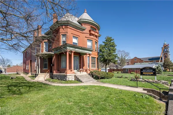 $650,000 | 209 East Chestnut Street, Jeffersonville, IN 47130