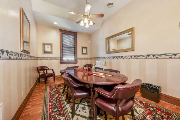 $650,000 | 209 East Chestnut Street, Jeffersonville, IN 47130