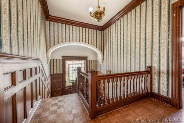 $650,000 | 209 East Chestnut Street, Jeffersonville, IN 47130