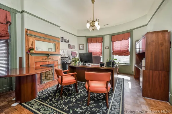 $650,000 | 209 East Chestnut Street, Jeffersonville, IN 47130