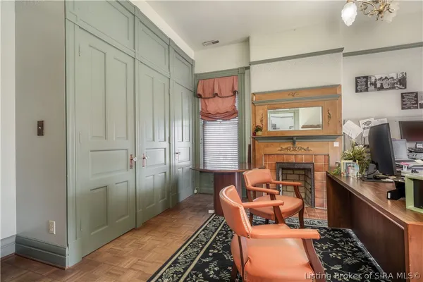 $650,000 | 209 East Chestnut Street, Jeffersonville, IN 47130