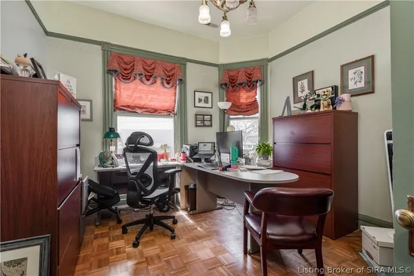 $650,000 | 209 East Chestnut Street, Jeffersonville, IN 47130