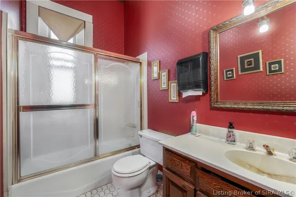 $650,000 | 209 East Chestnut Street, Jeffersonville, IN 47130