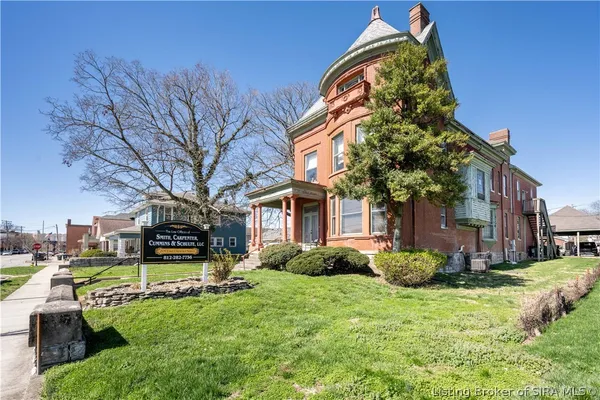 $650,000 | 209 East Chestnut Street, Jeffersonville, IN 47130