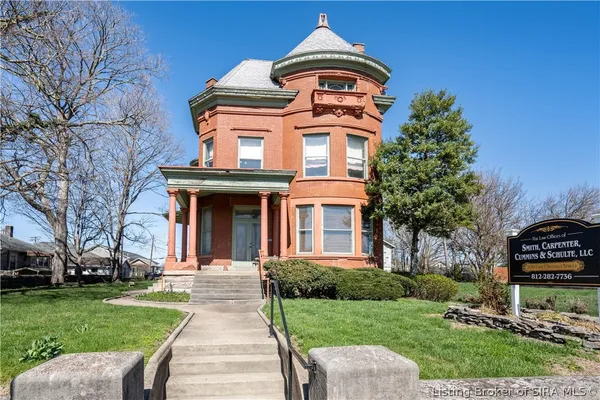 $650,000 | 209 East Chestnut Street, Jeffersonville, IN 47130