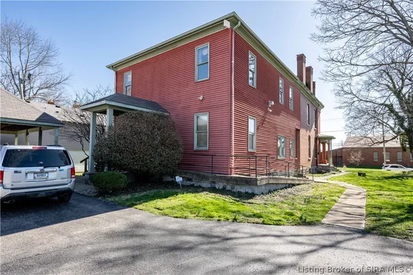 $650,000 | 209 East Chestnut Street, Jeffersonville, IN 47130
