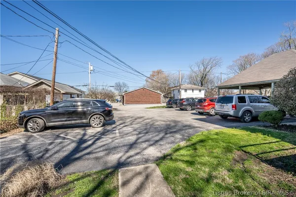 $650,000 | 209 East Chestnut Street, Jeffersonville, IN 47130