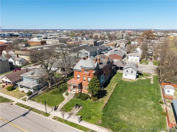 $650,000 | 209 East Chestnut Street, Jeffersonville, IN 47130