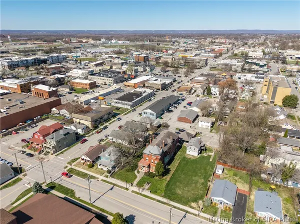 $650,000 | 209 East Chestnut Street, Jeffersonville, IN 47130