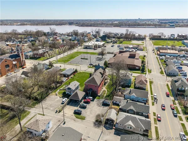 $650,000 | 209 East Chestnut Street, Jeffersonville, IN 47130