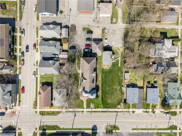 $650,000 | 209 East Chestnut Street, Jeffersonville, IN 47130