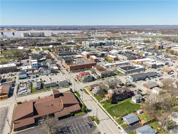 $650,000 | 209 East Chestnut Street, Jeffersonville, IN 47130