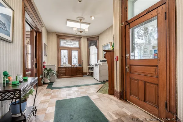 $650,000 | 209 East Chestnut Street, Jeffersonville, IN 47130