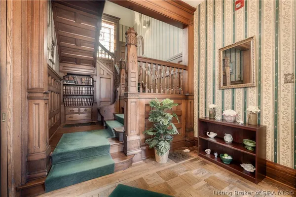 $650,000 | 209 East Chestnut Street, Jeffersonville, IN 47130