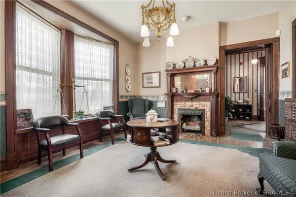 $650,000 | 209 East Chestnut Street, Jeffersonville, IN 47130