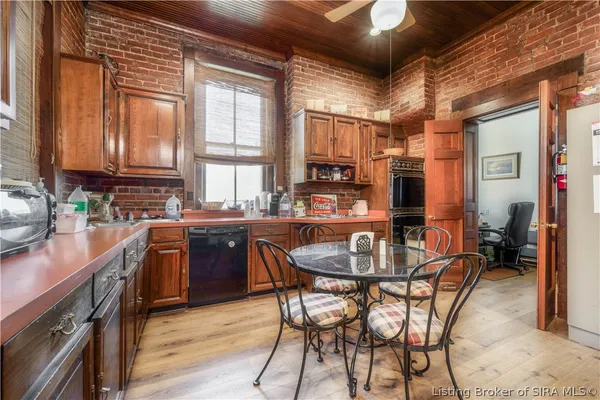 $650,000 | 209 East Chestnut Street, Jeffersonville, IN 47130