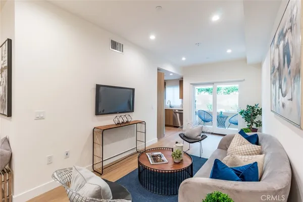 $3,750 | 1212 Viola Avenue, Unit 103, Glendale, CA 91202
