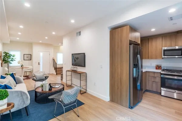 $3,750 | 1212 Viola Avenue, Unit 103, Glendale, CA 91202