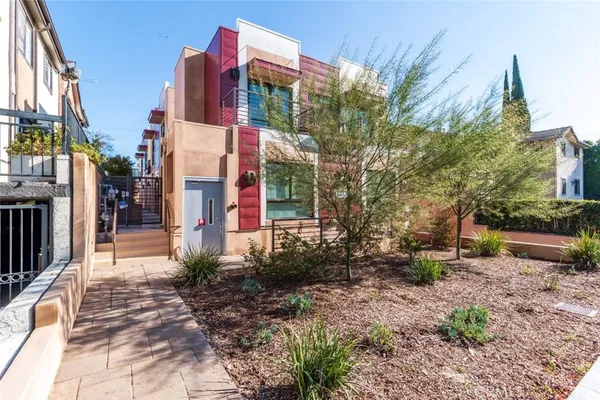 $3,750 | 1212 Viola Avenue, Unit 103, Glendale, CA 91202