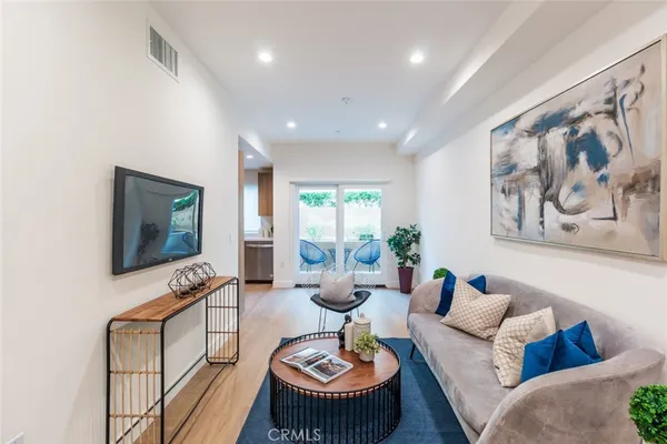 $3,750 | 1212 Viola Avenue, Unit 103, Glendale, CA 91202