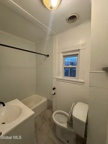 $1,250 | 1701 Carrie Street, Unit 3, Schenectady, NY 12308