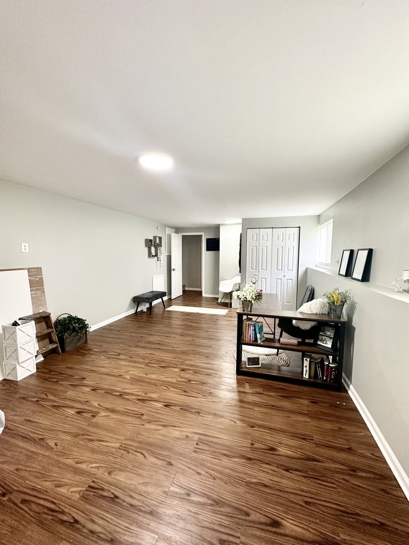 3420 Roesner Drive Markham, IL 60428 - Photo 15 of 21 a living room with furniture and a table