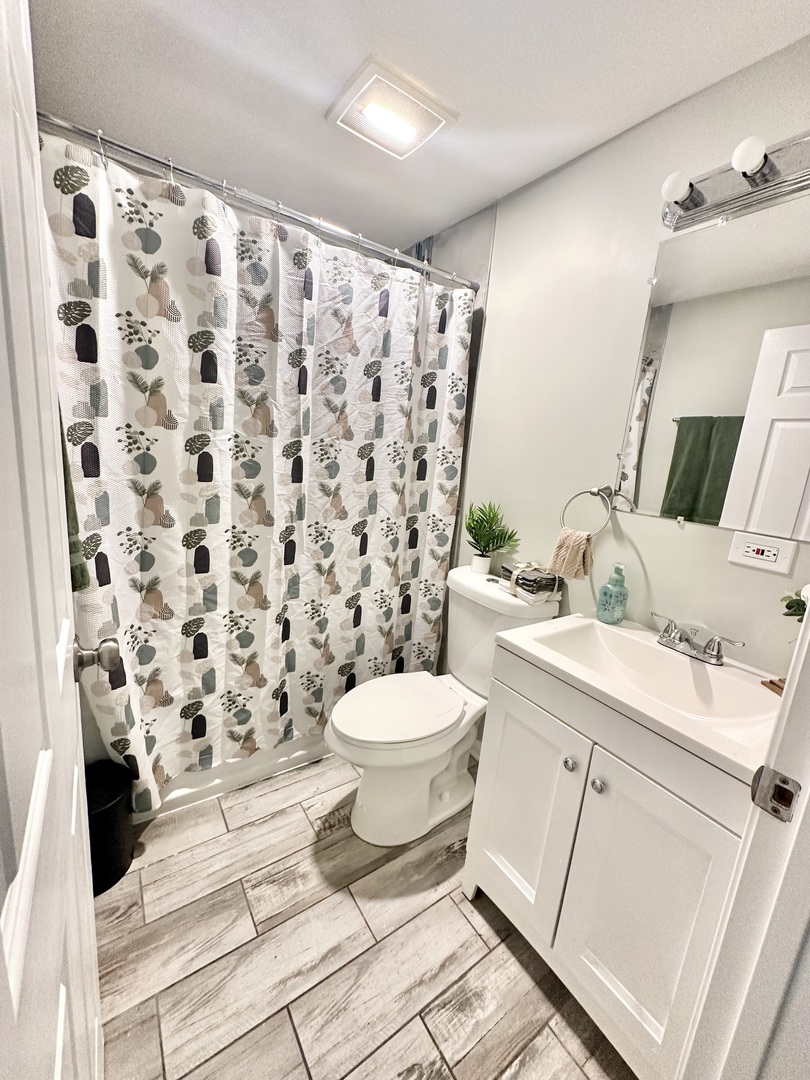 3420 Roesner Drive Markham, IL 60428 - Photo 17 of 21 a bathroom with a sink toilet and shower