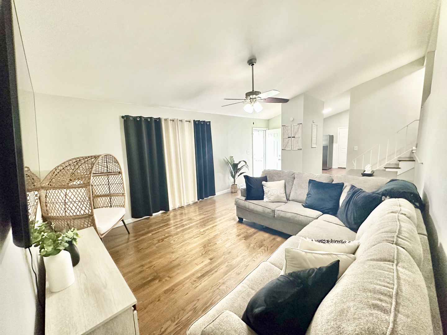 3420 Roesner Drive Markham, IL 60428 - Photo 6 of 21 a living room with furniture and a chandelier