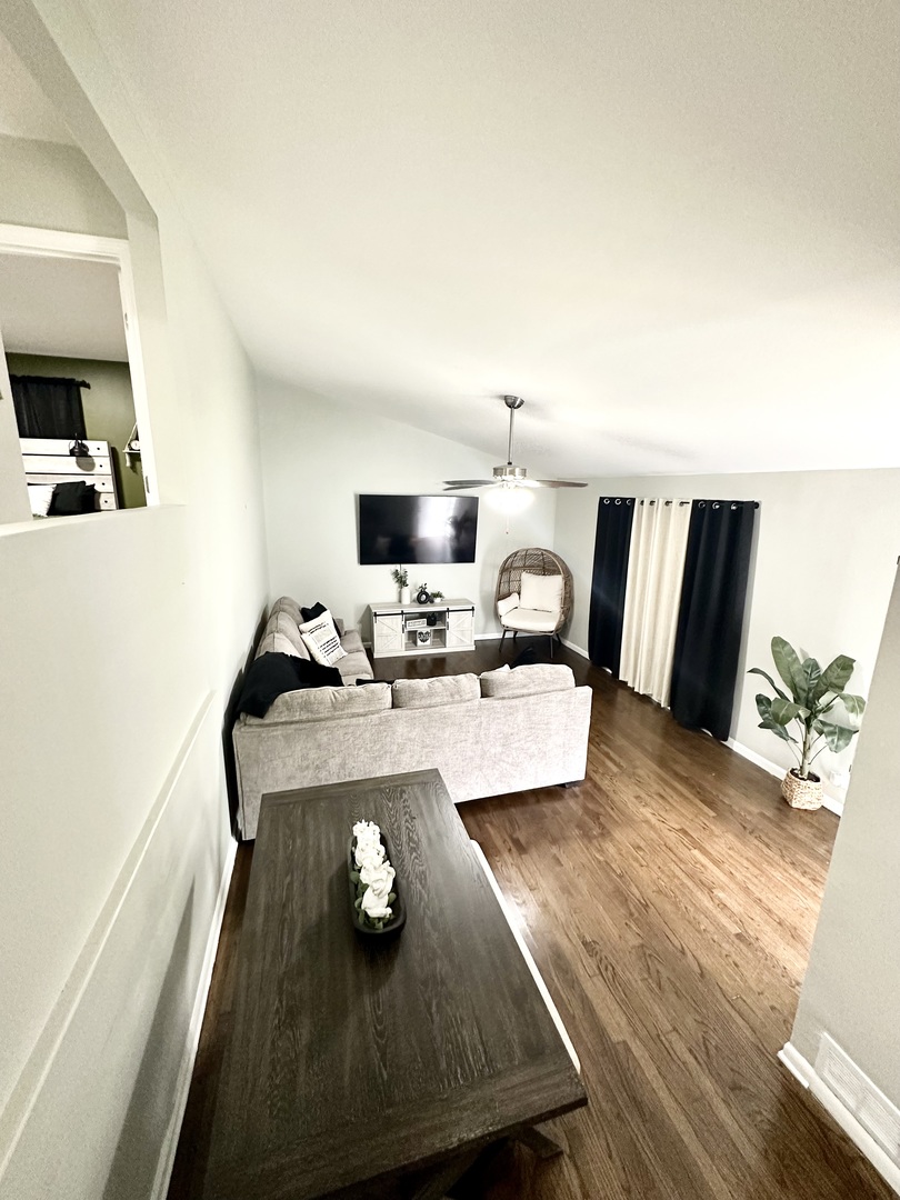 3420 Roesner Drive Markham, IL 60428 - Photo 7 of 21 a living room with furniture and wooden floor