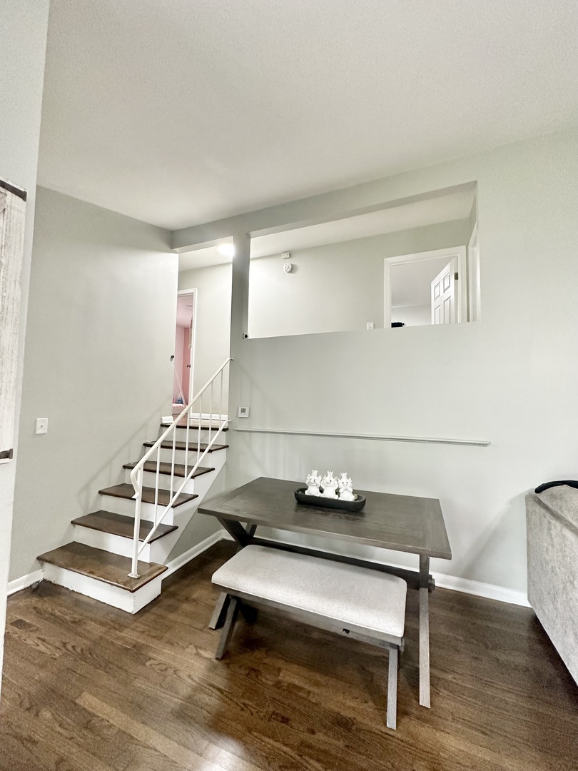 3420 Roesner Drive Markham, IL 60428 - Photo 8 of 21 a living room with furniture